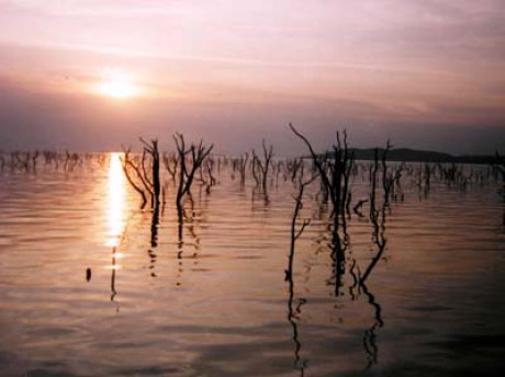 nádrž Kariba na severu Zimbabwe.jpg